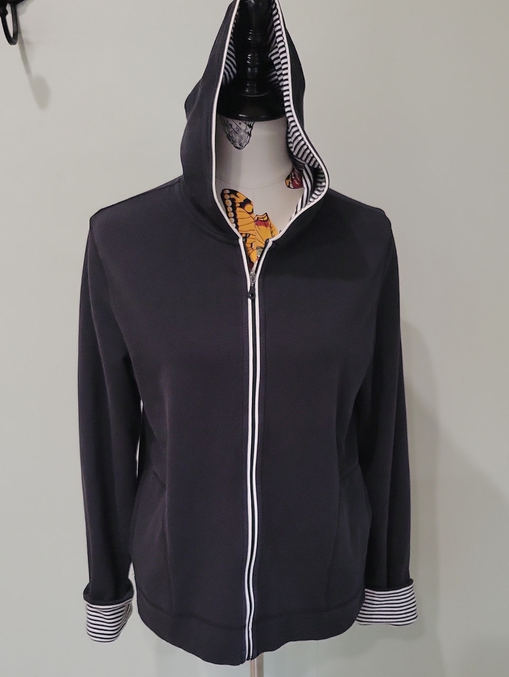 LL Bean Dark Blue Zip Up Hoodie With Striped Accents. 95% Cotton Size Medium